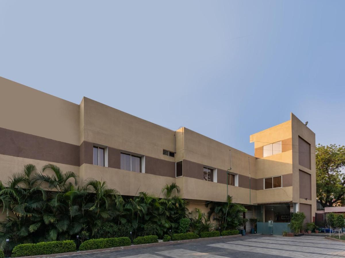 Hotel Maharaja Palace Kānpur Exterior photo